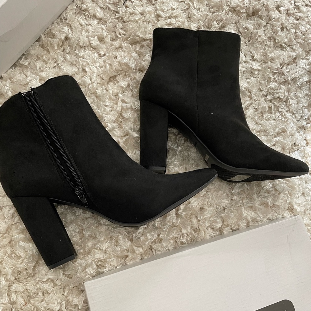 Chic suede Ankle boots